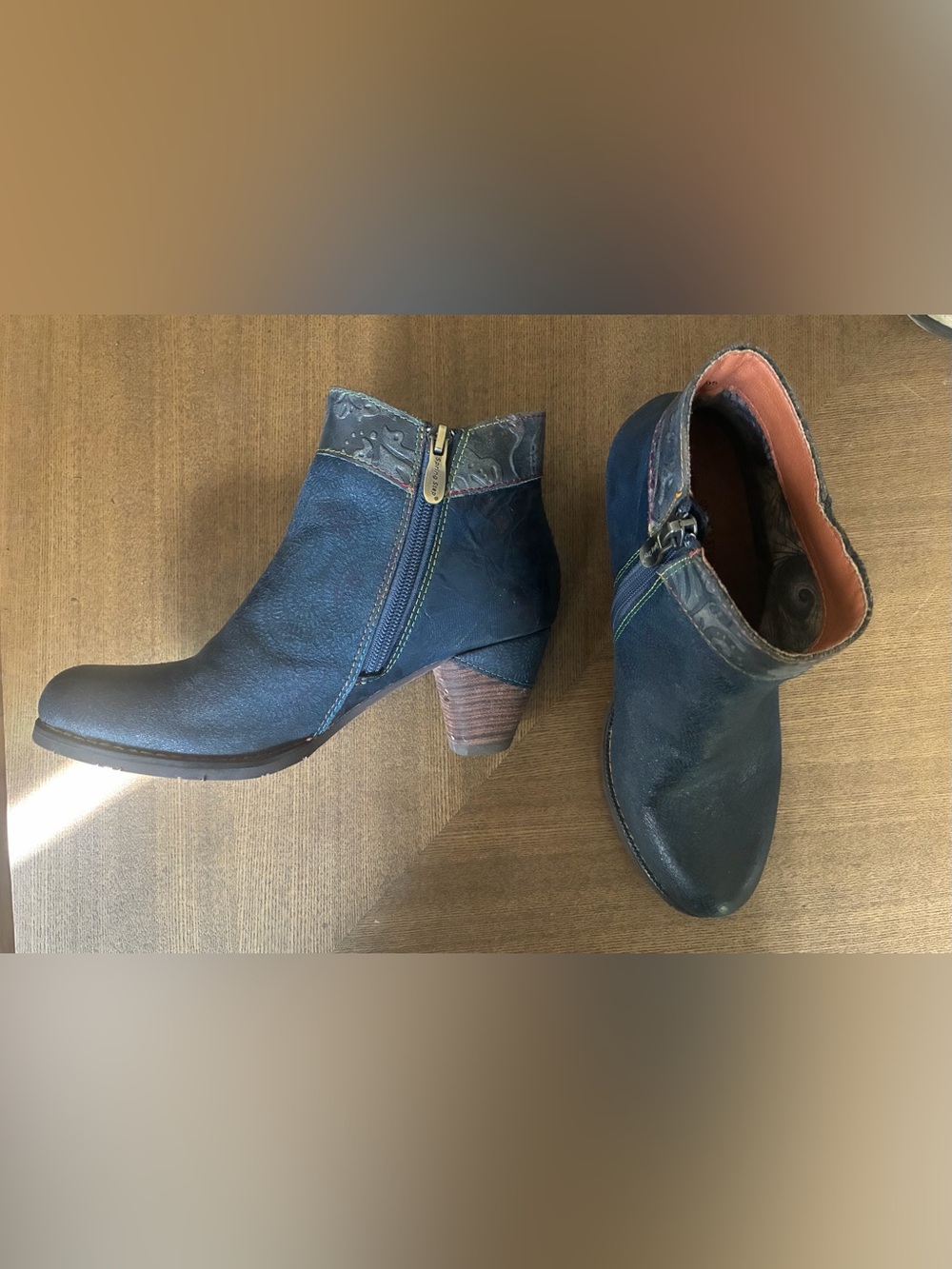 L'Artiste Navy Leather Ankle Booties with Embossed Collar & Flower Accent - Picture 3 of 7